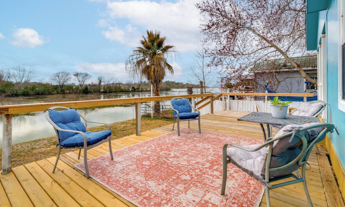 Willis House | Lake Conroe Bliss: Waterfront Home w/Boat Ramp