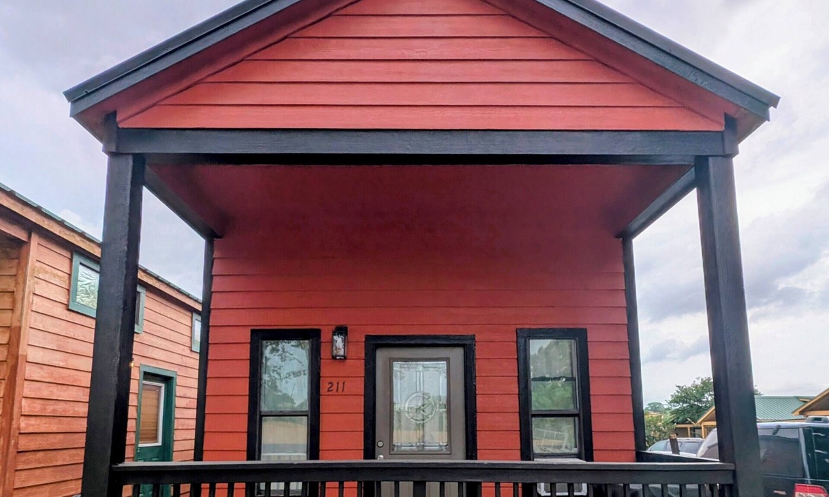 Willis Cabin | Lake Conroe Cabin Retreat in Willis, TX Pool, Hot Tub & Arcade