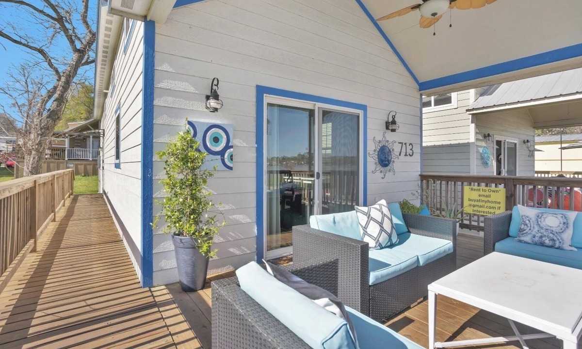 Willis Cottage | Lake Conroe Life Meets Mykonos Greece