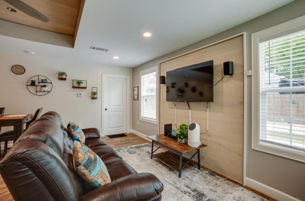 Willis House | Lake Conroe Vacation Rental 1/2 Mi to Boat Launch!