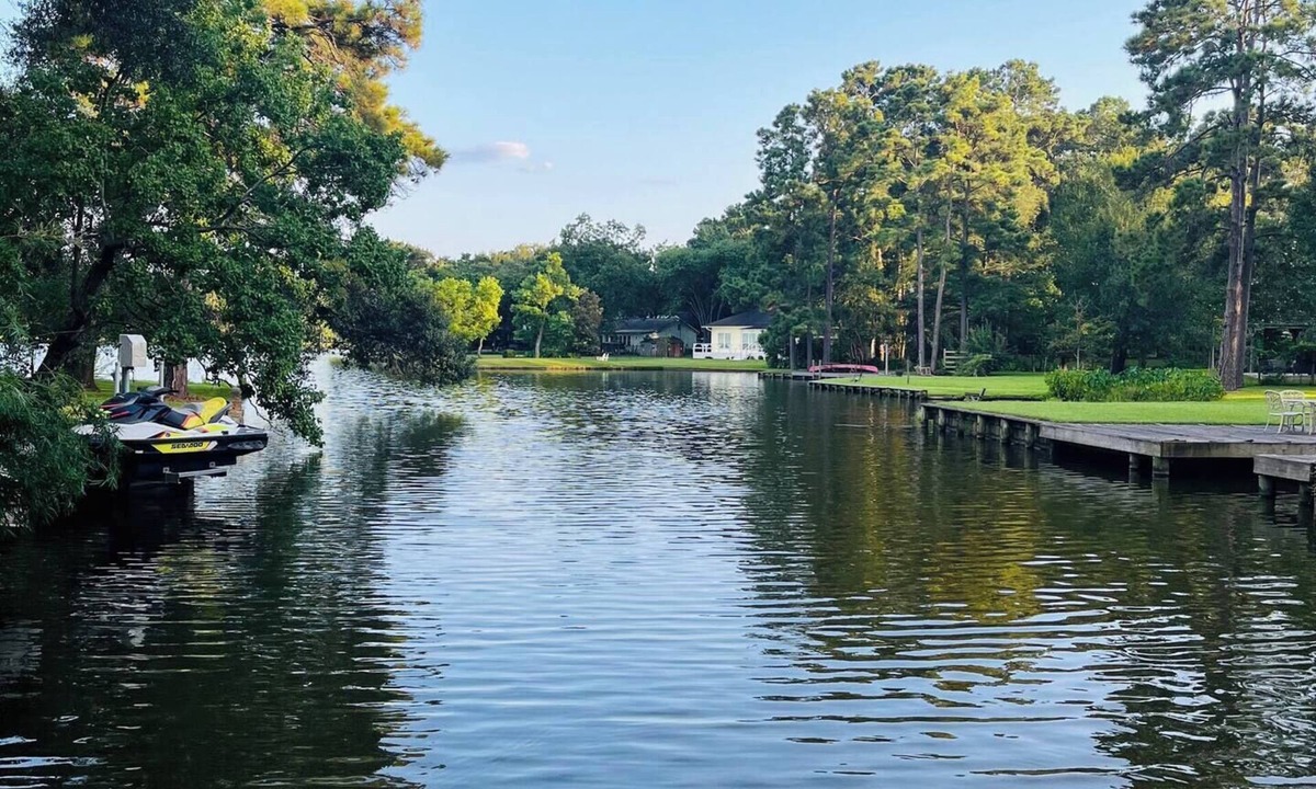 Conroe House | Lake Cottage Getaway