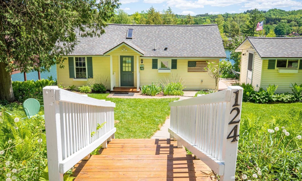 Hamilton House | Lake Cottage · Two Decks · 2 Baths · 5 min Colgate, Lake Moraine Home #3 Near Colgate University