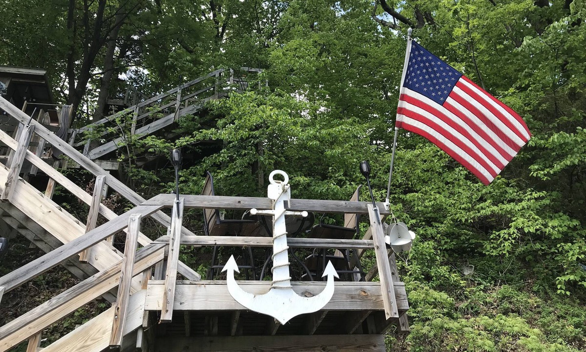 Waterport Cottage | Lake Country Waterfront Experience