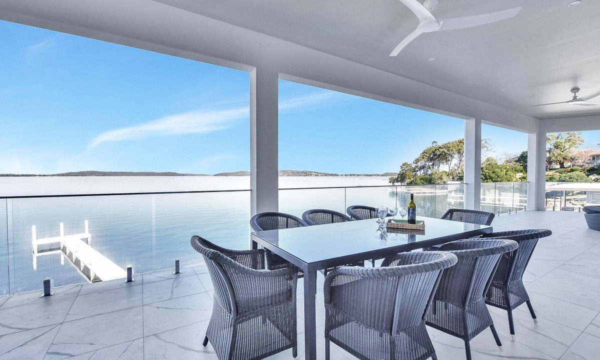 Coal Point House | Lake Dream Luxury Absolute Lakefront Escape