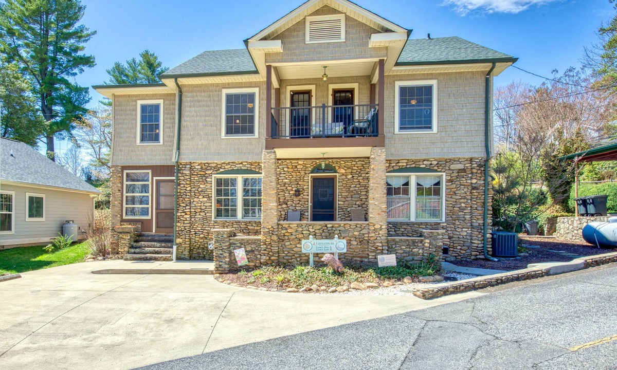 Lake Junaluska House | Lake Duplex with Central AC, WiFi, Fireplace & W/D - Steps to Pool and Tennis