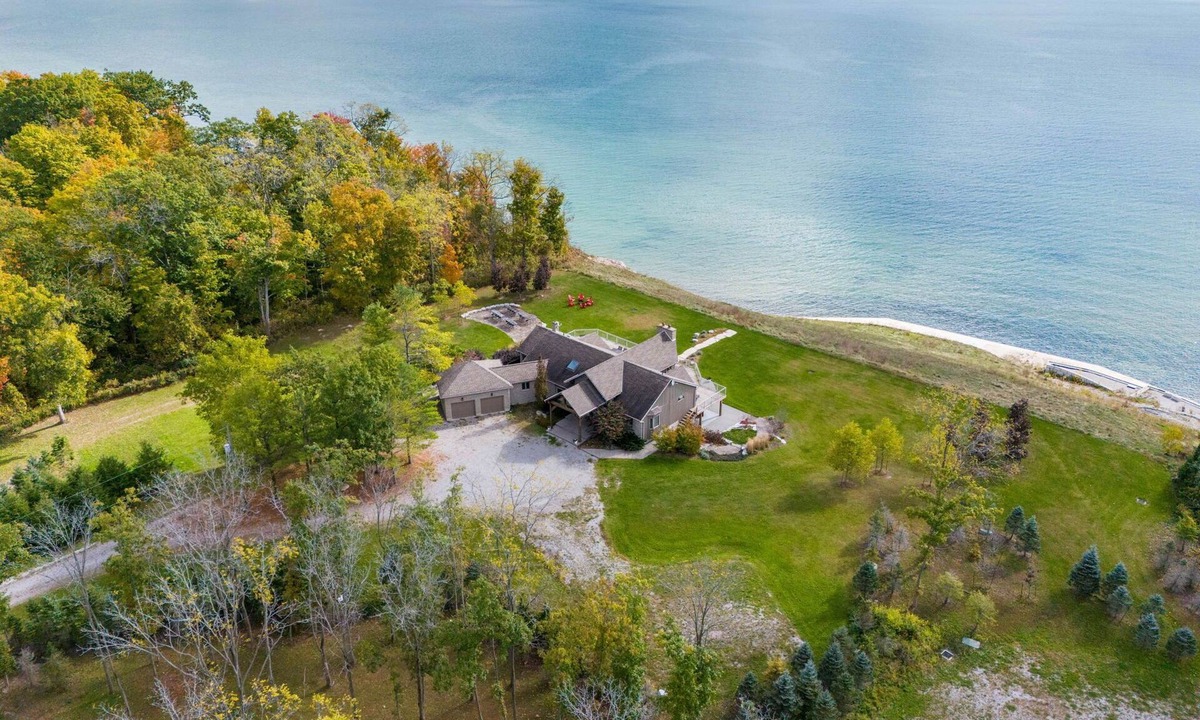 Normandale House | Lake Erie Lake House