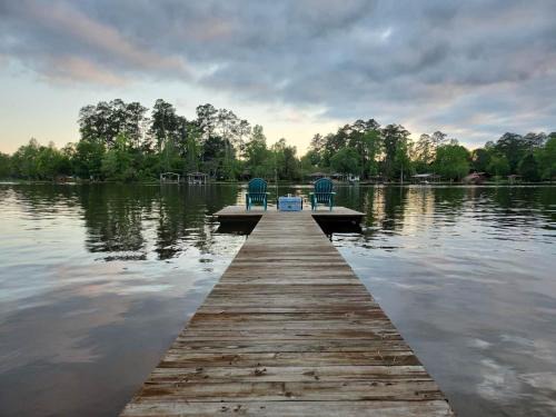 Hillister House | Lake Escape at Reserve & Roam