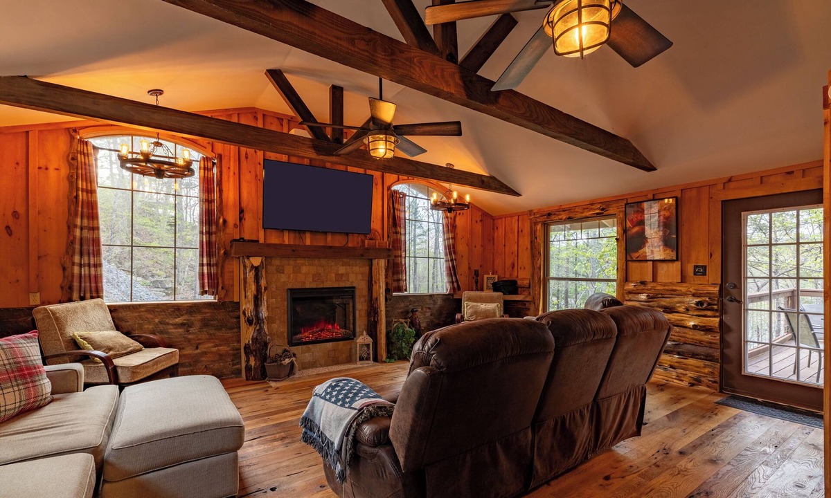 Higden Cottage | Lake Escape – Hot Tub, Firepit, Views