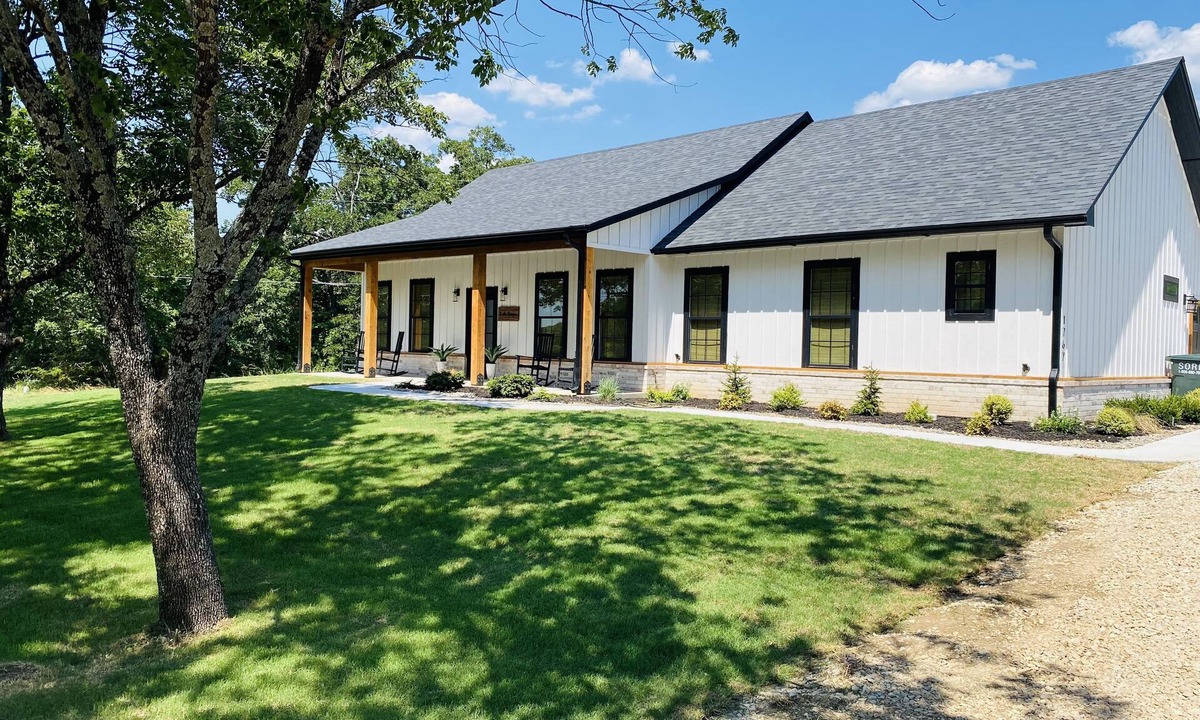 Sulphur House | “Lake Escape”- Lake House @ Lake of Arbuckle’s