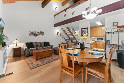 Carnelian Woods House | Lake Escape