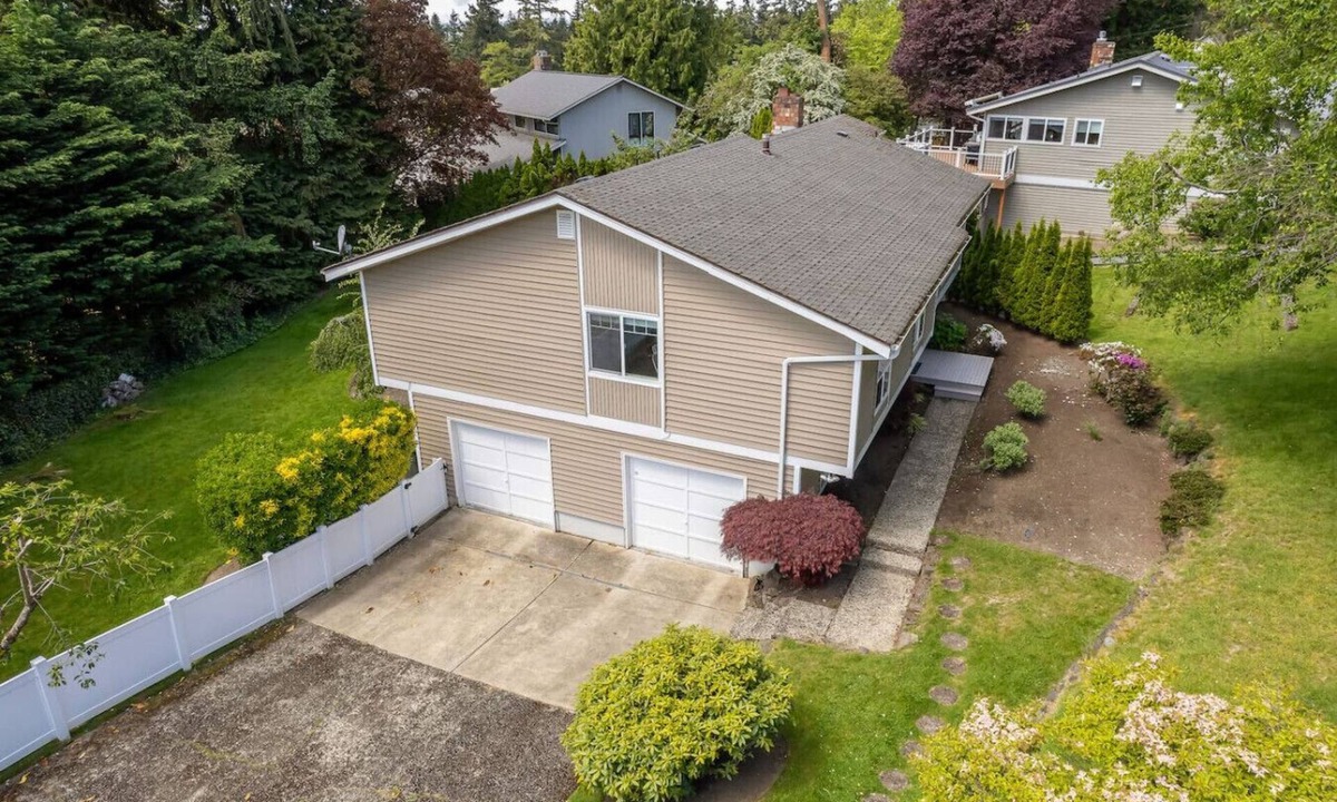 Inglewood-Finn Hill House | Lake Escape w/Office & Yard