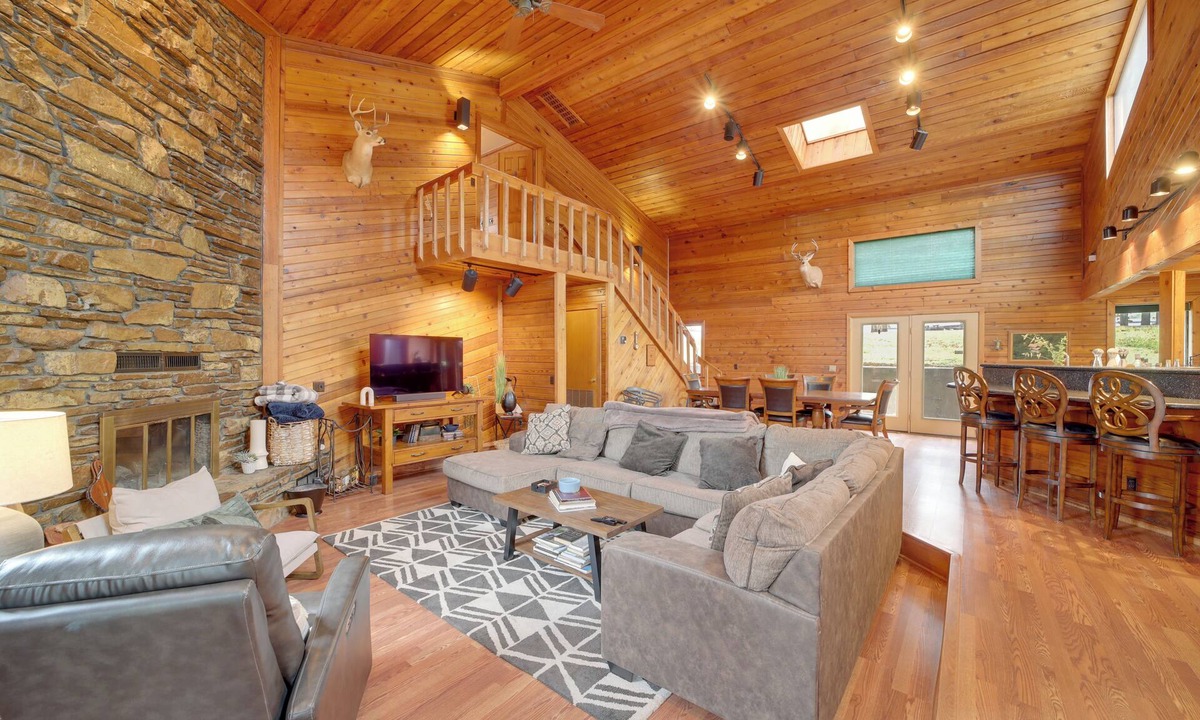 Longtown Cabin | Lake Eufaula Cabin w/Dock at Nine Marina