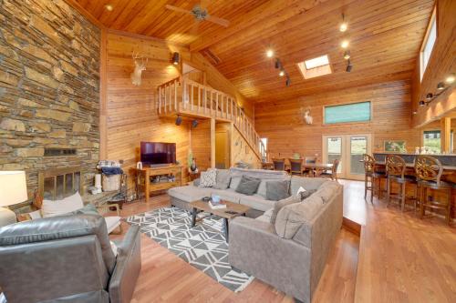 Longtown House | Lake Eufaula Cabin w/Dock at Nine Marina