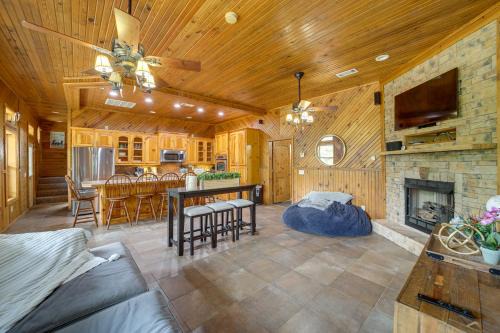 Hoyt House | Lake Eufaula Cabin w/Hot Tub & Large Deck