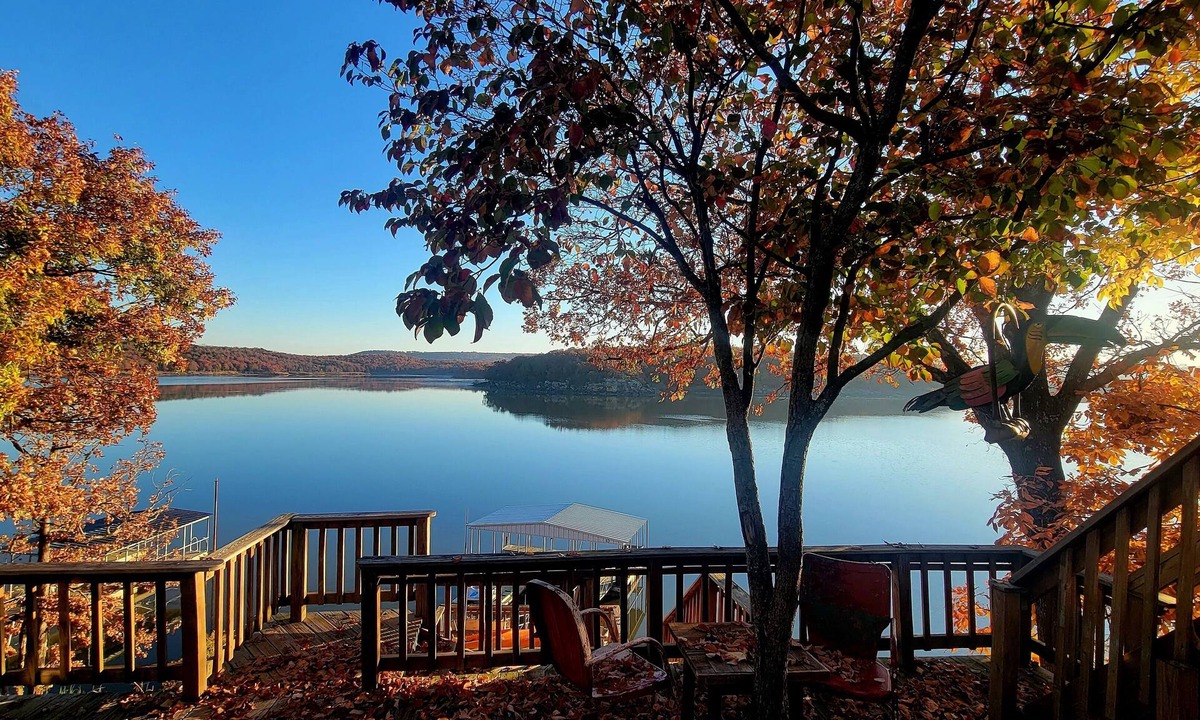 Canadian House | Lake Eufaula, Ok lakefront home with private boat dock in Arrowhead State Park