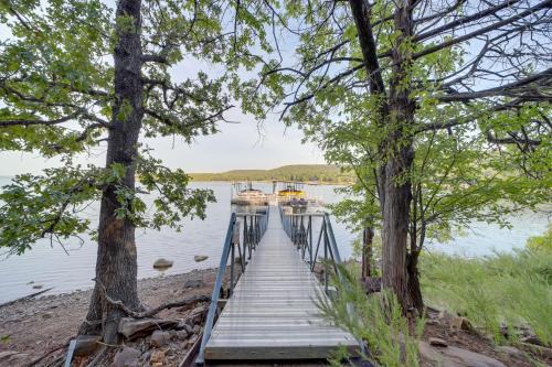 Hoyt House | Lake Eufaula Retreat w/Boat Slip & Fireplace!