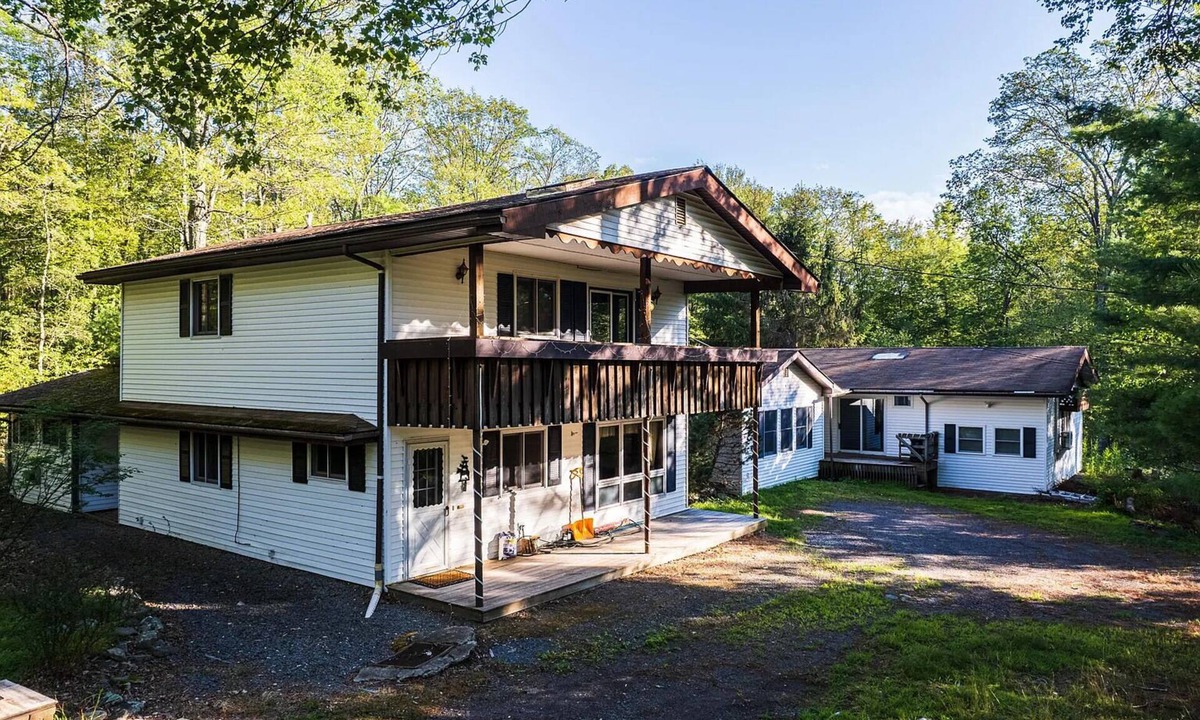 Greeley House | lake/fireplace