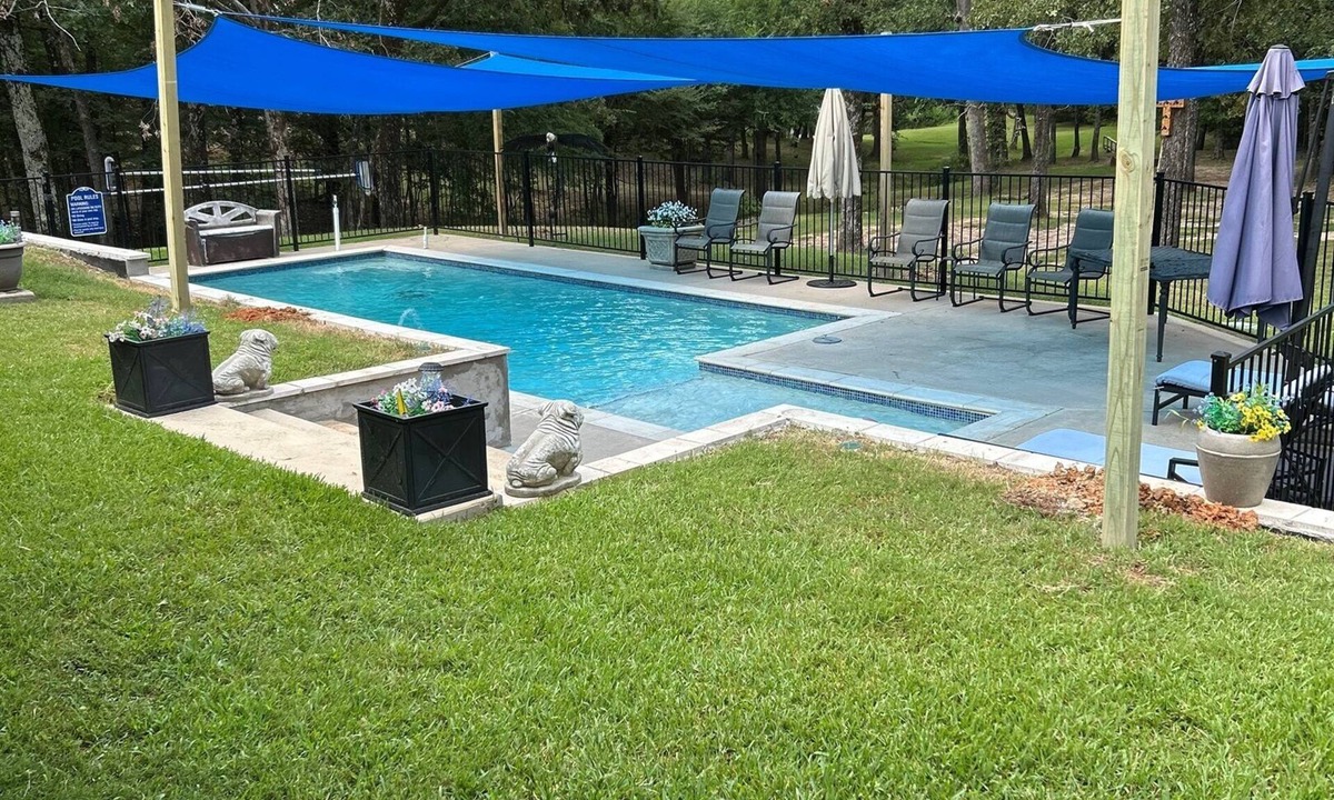 Yantis House | Lake Fork Waterfront Guest House New Dock and Swimming Pool