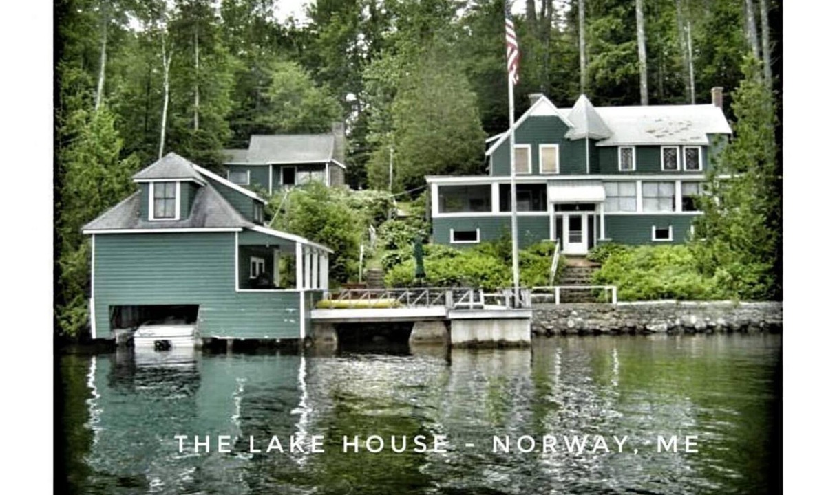 Norway House | Lake Front 3 Season House with Private Deck