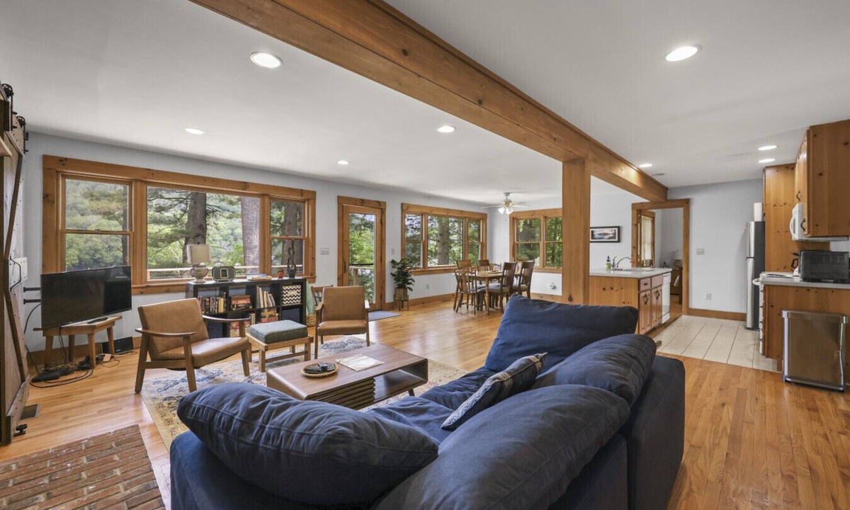 Monterey House | - Lake Front 4 Bdr w/Fast Internet! -