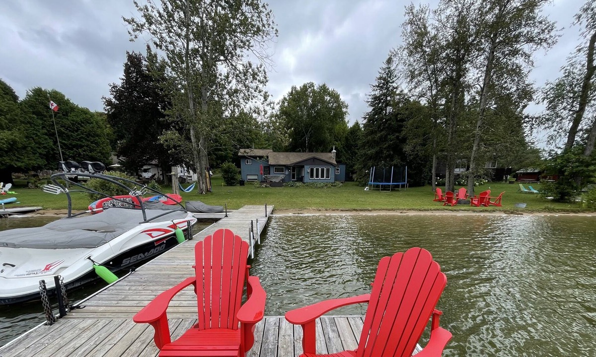 Eugenia Cottage | Lake Front 4-Bedroom Cottage/Chalet on Lake Eugenia