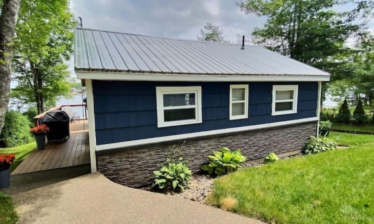 Shortts Lake Cottage | Lake Front Bliss: Cozy And Modern Cottage Retreat