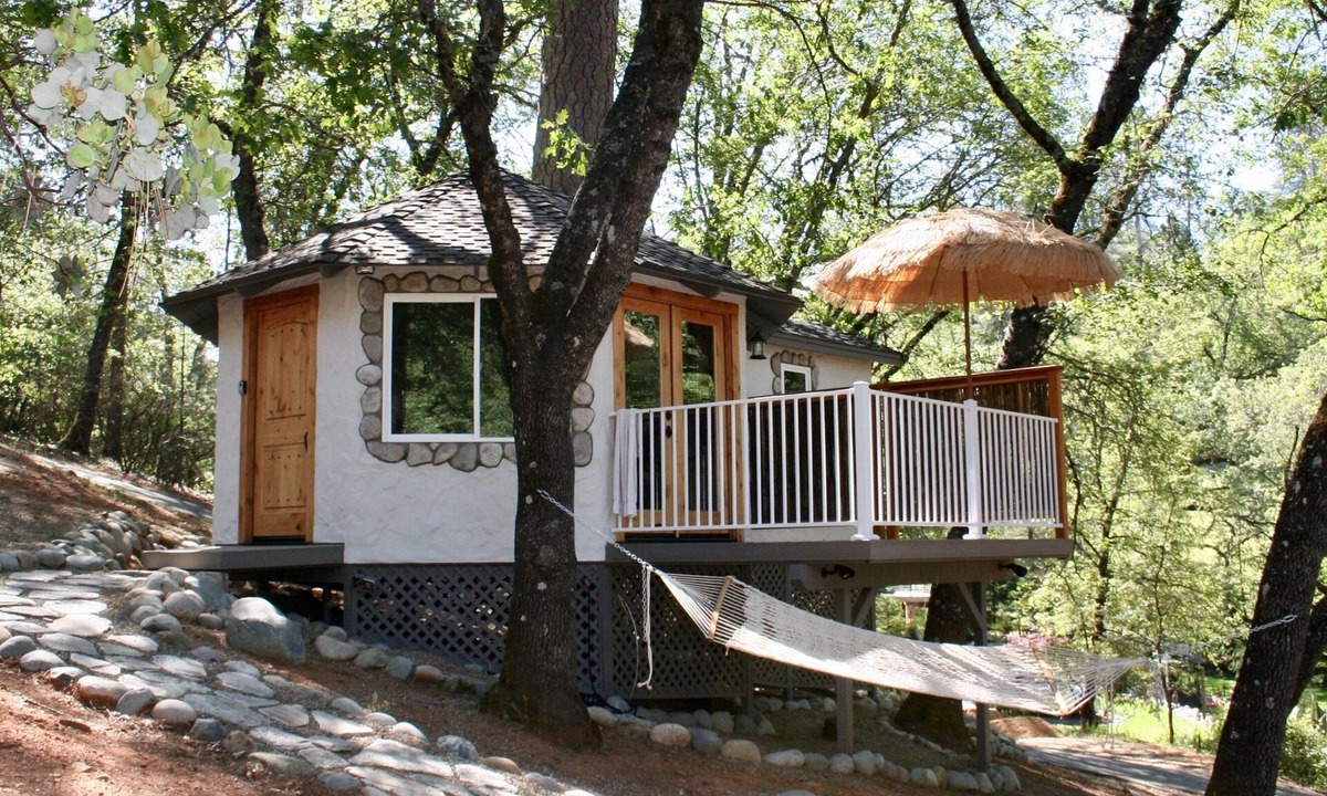 Meadow Vista House | Lake Front Bungalow - Couples Getaway