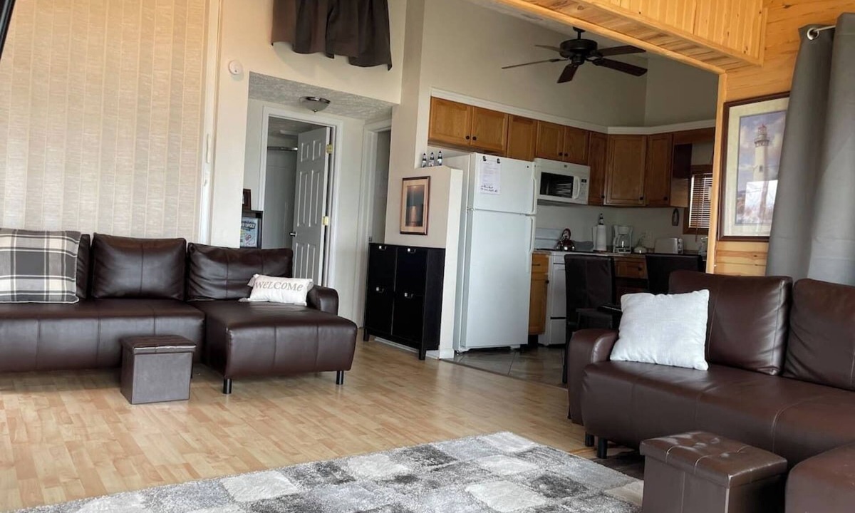 Houghton Lake Cabin | Lake Front Cabin with Amazing Views!