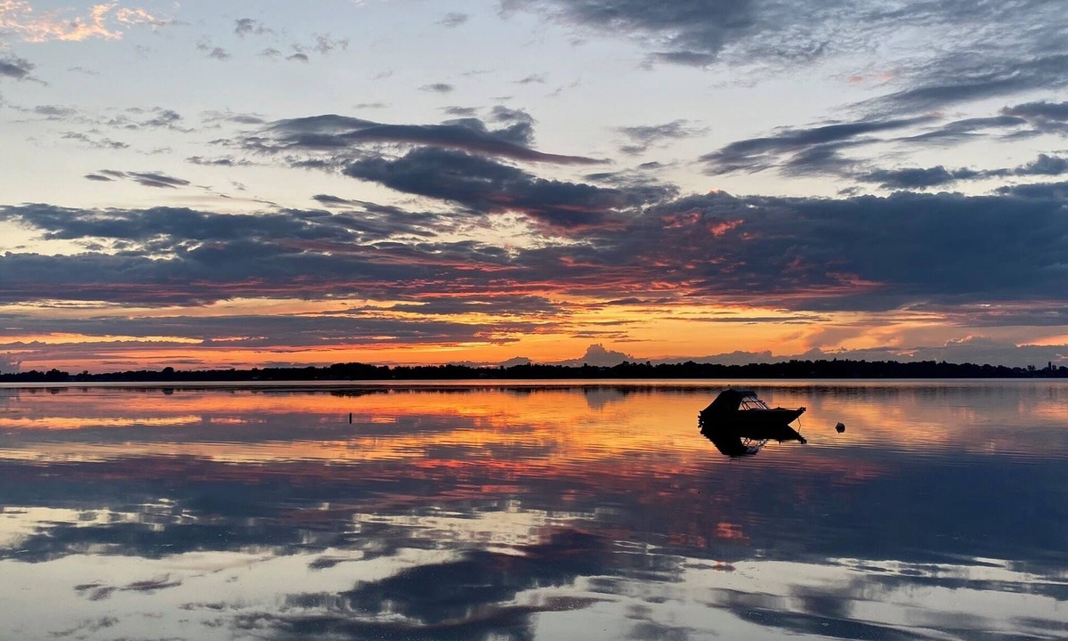 St. Albans Cabin | Lake Front Cabin with Amazing Sunsets- Easy Access to the Inland Sea