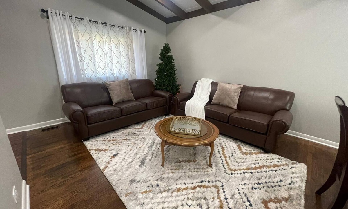 Villa Park House | Lake Front, cheerful, Cozy, Modern Home