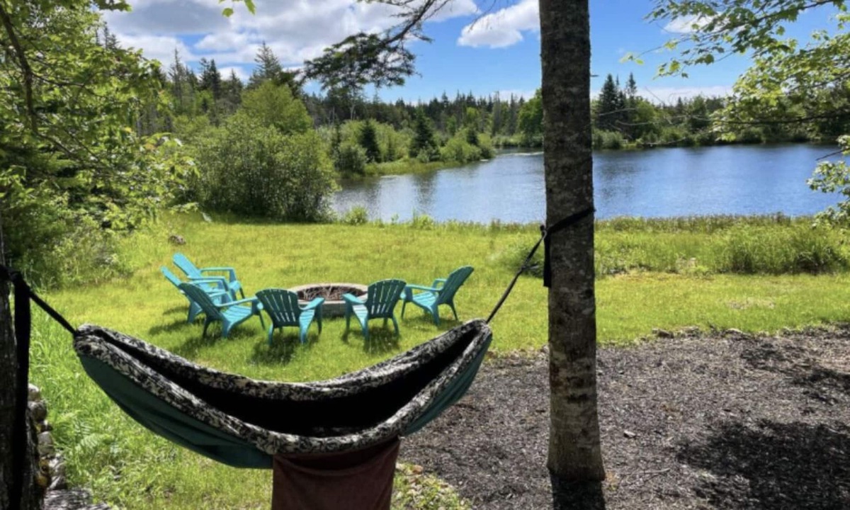 Erbs Cove Cabin | Lake Front Cottage - Minutes from St Martins!