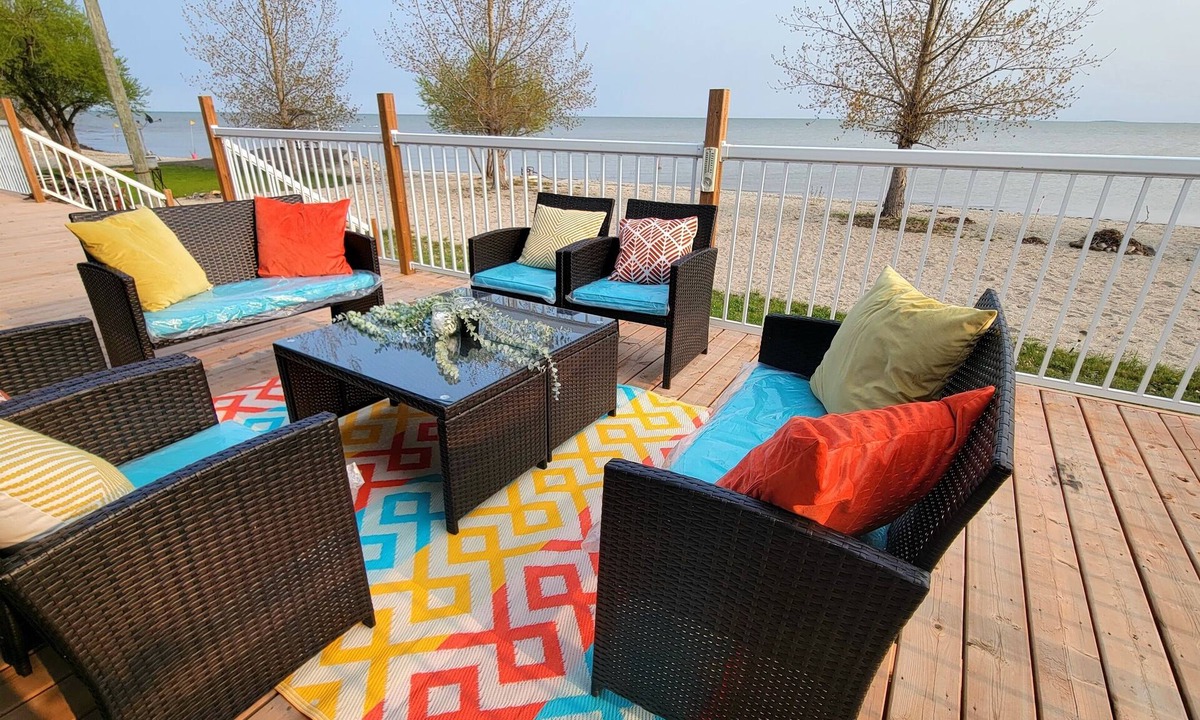 Gladstone Cottage | Lake front cottage on Lake Manitoba. 90min from Clear Lake, Riding Mt. Nat. Prk