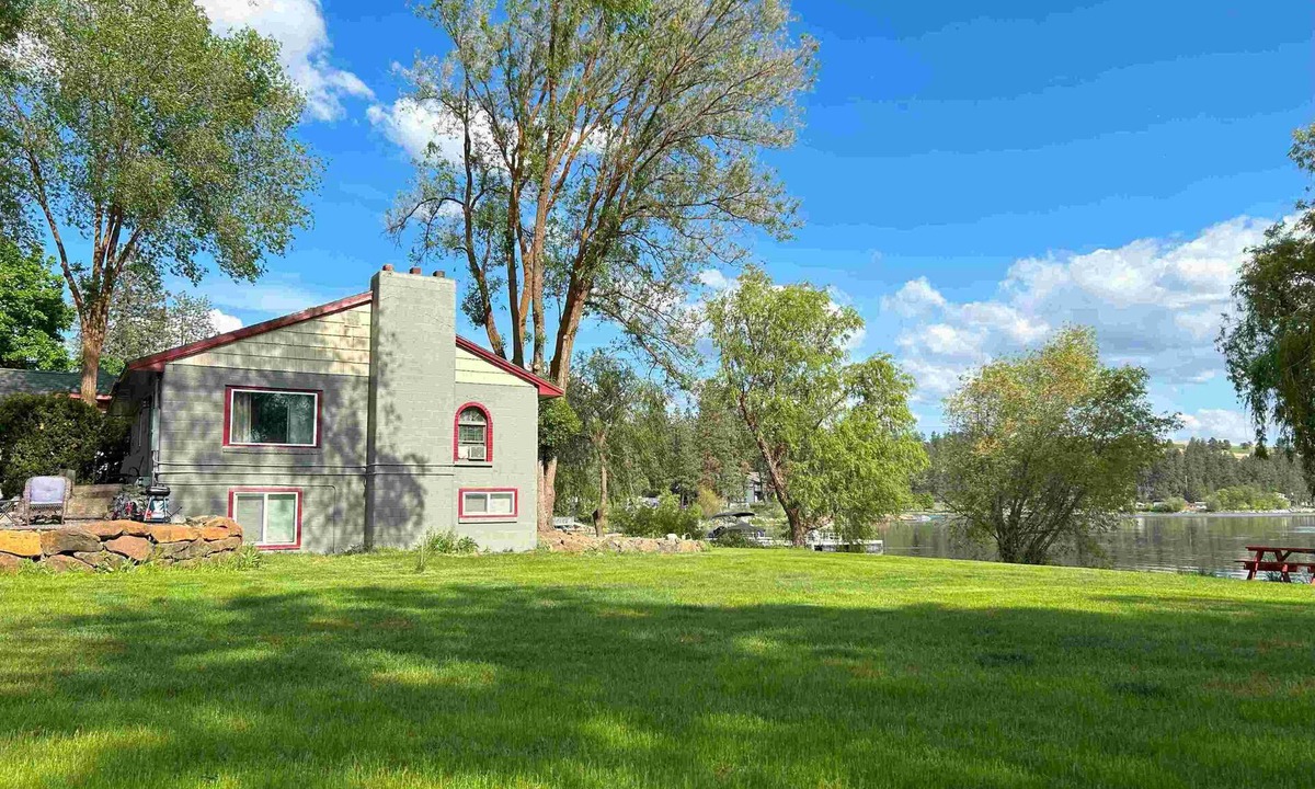 Medical Lake House | Lake Front Cozy 2 BR Unit