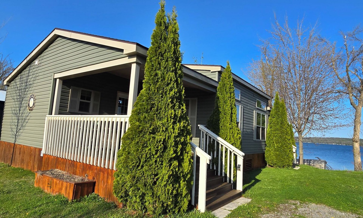 Otonabee-South Monaghan Cottage | Lake Front Dream Cottage Resort! W-5 Star Golf Course!