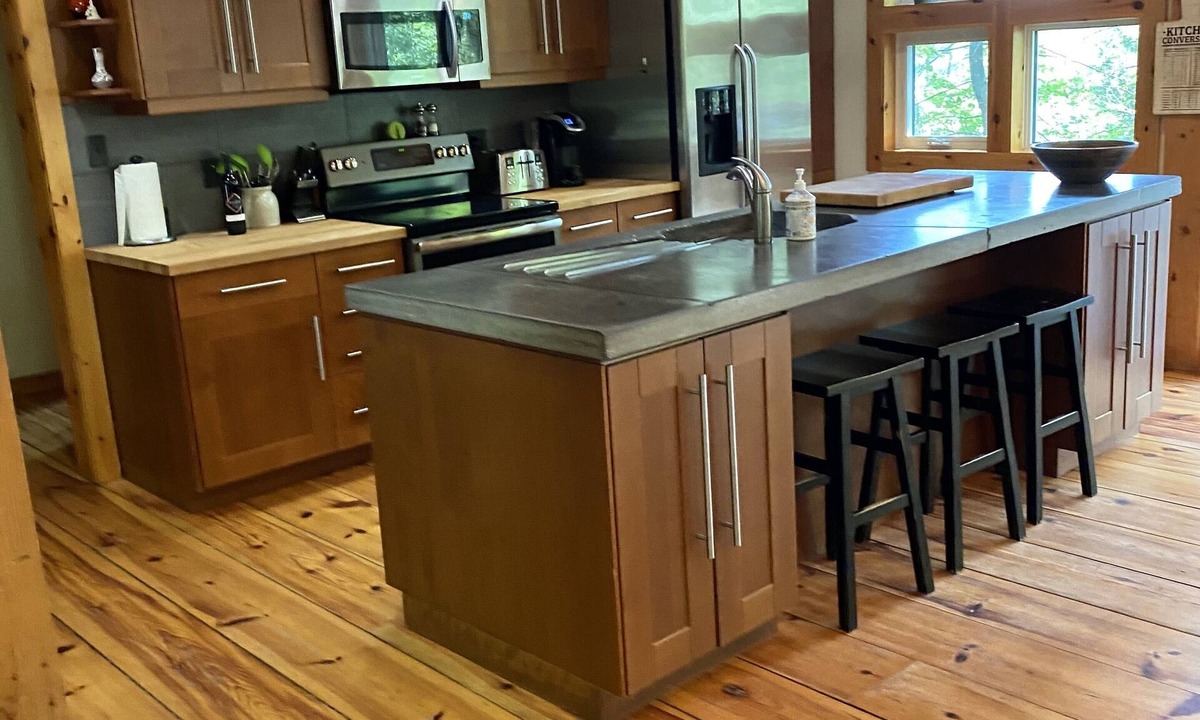 Tay Valley House | Lake Front Forest Cottage