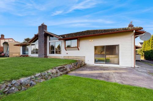 Warrenton House | Lake Front Getaway