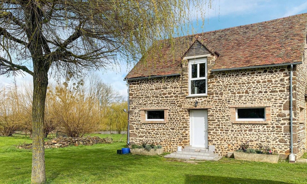 Moitron-sur-Sarthe House | Lake front home in Moitron-sur-Sarthe