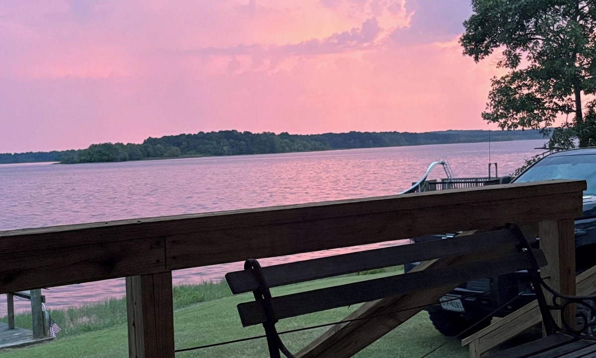 Hemphill House | Lake front hideaway with spectacular views.