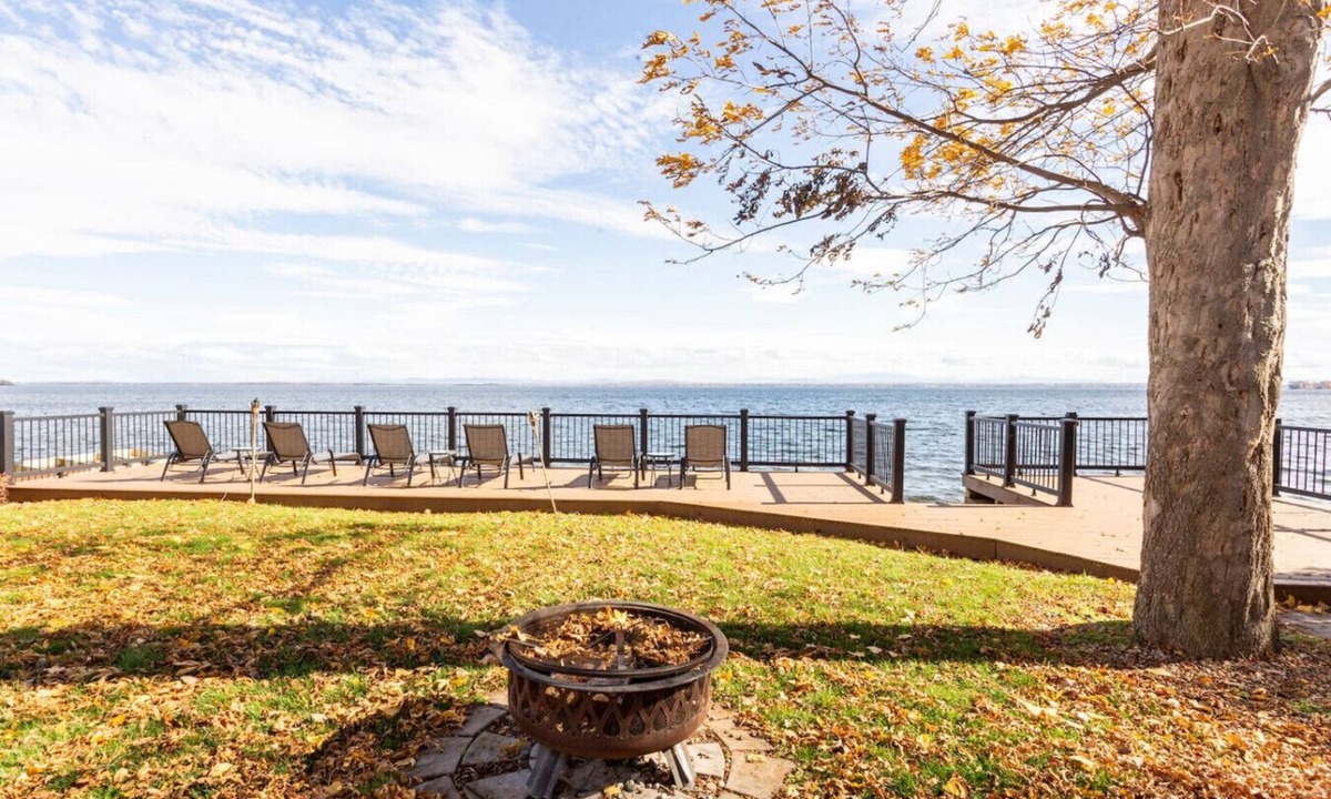 Town of Beekmantown House | Lake Front Home in Plattsburgh - 4BR Sleeps 11!