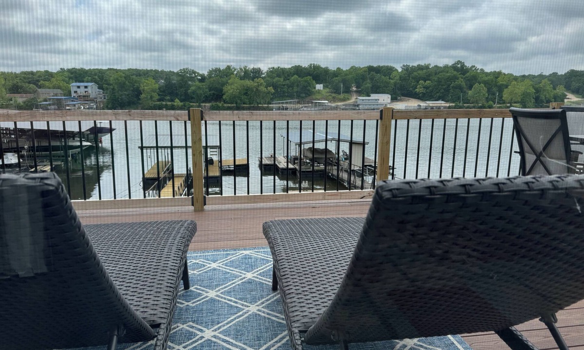 Gravois Mills House | Lake Front Hot Tub Retreat