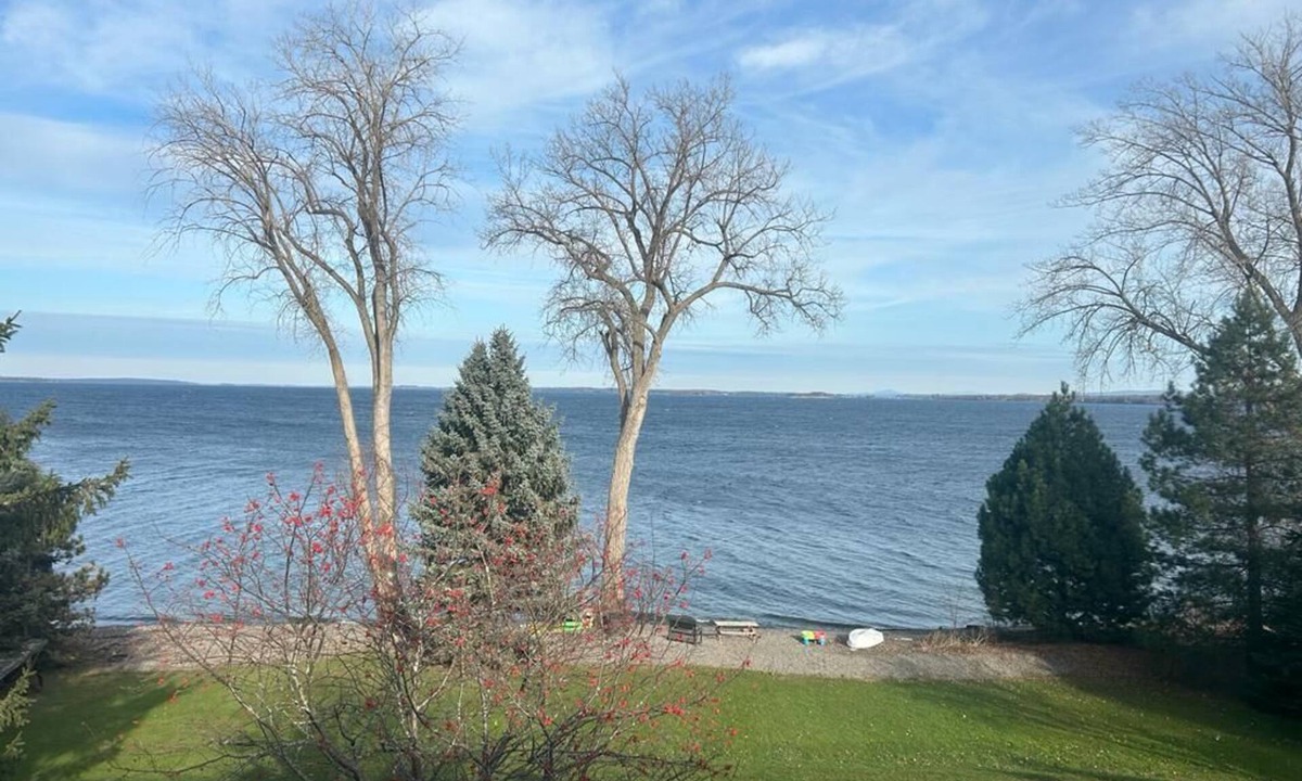 Plattsburgh Cottage | Lake front house on Lake Champlain