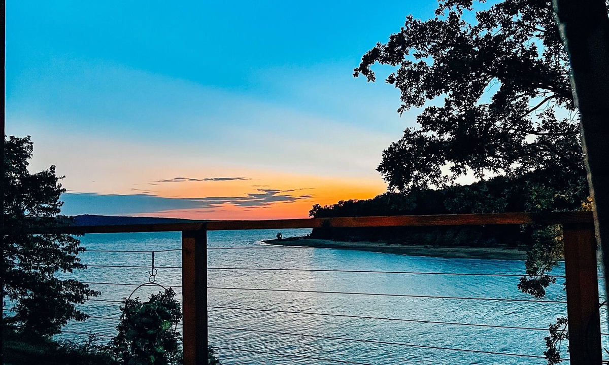Hoyt House | Lake Front House, private beach, Big decks, Pool Table, Kayaks & Bunk Room
