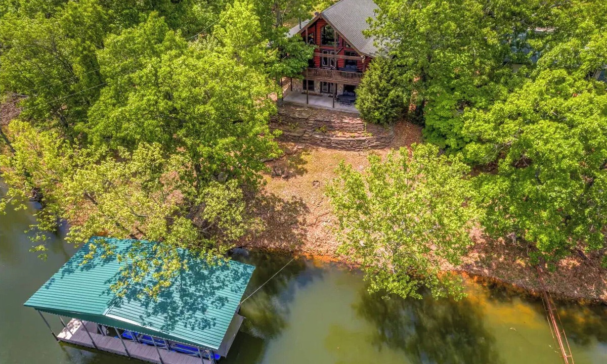 Eucha House | LAKE FRONT! Lodge Style 6-bedroom Cabin & Private Dock. Great for families.