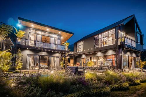 Bedugul Villa | Lake-Front Luxury Villa