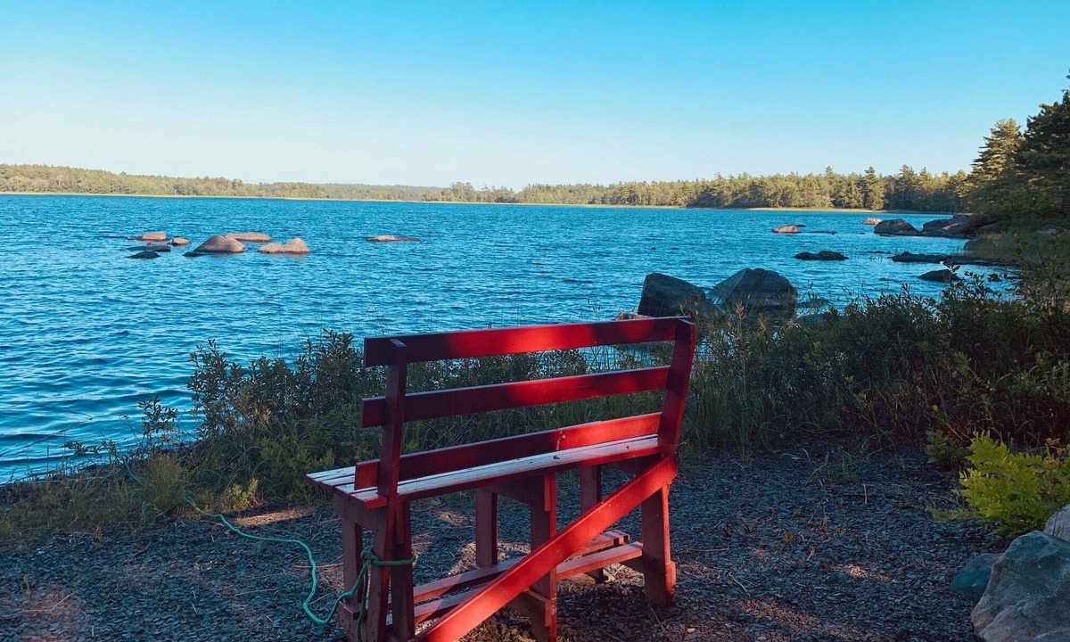 Queens House | Lake Front Paradise on Ponhook in the Heart of Nova Scotia