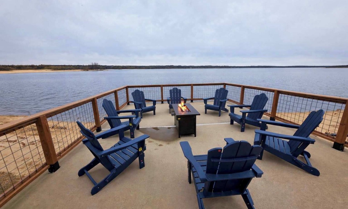 New Lisbon House | Lake Front | Pontoon | Arcade | Beach | Hot Tub