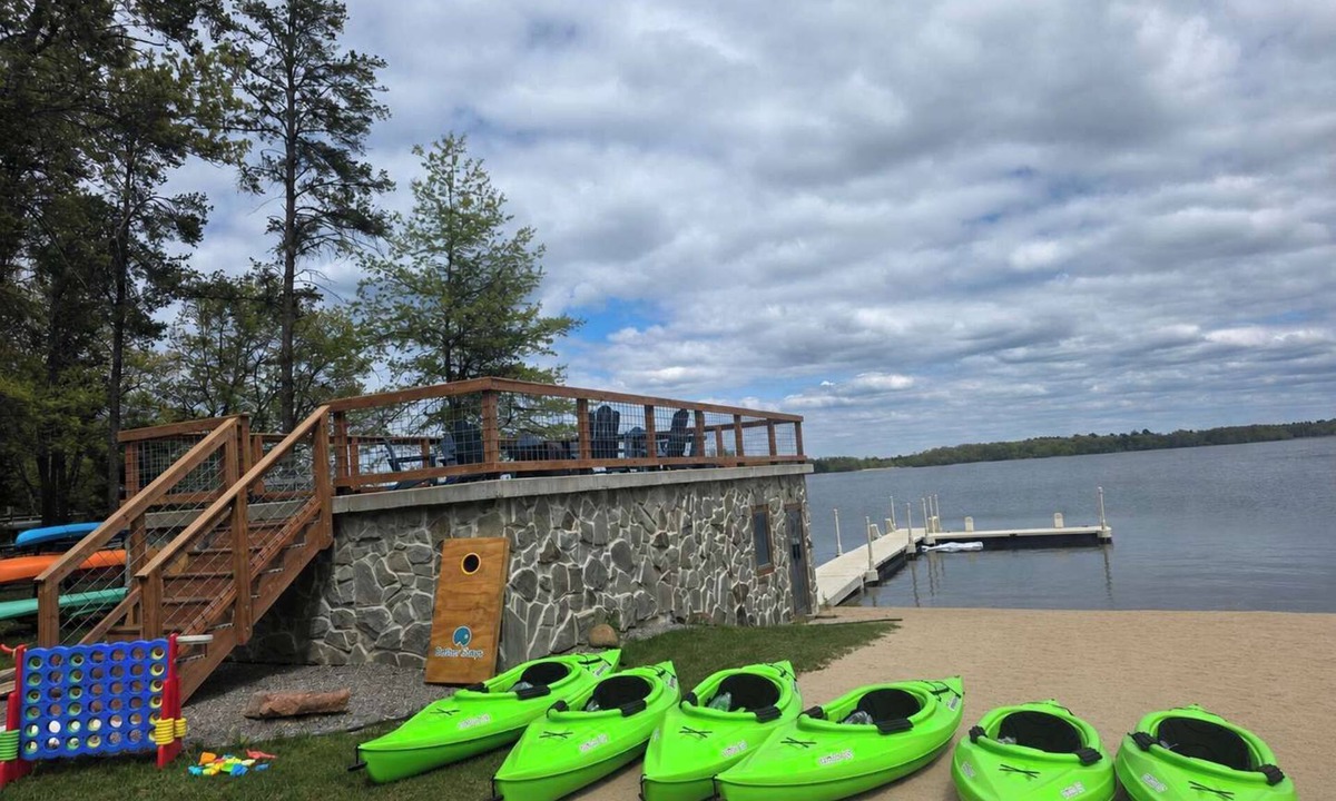 New Lisbon House | Lake Front | Pontoon | Private Beach | Hot Tub