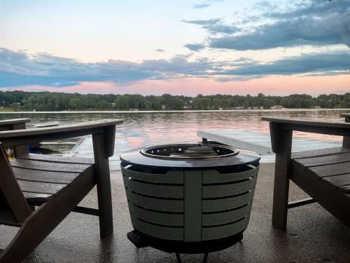 Decatur House | Lake Front Retreat Kayak Paddleboard Fishing