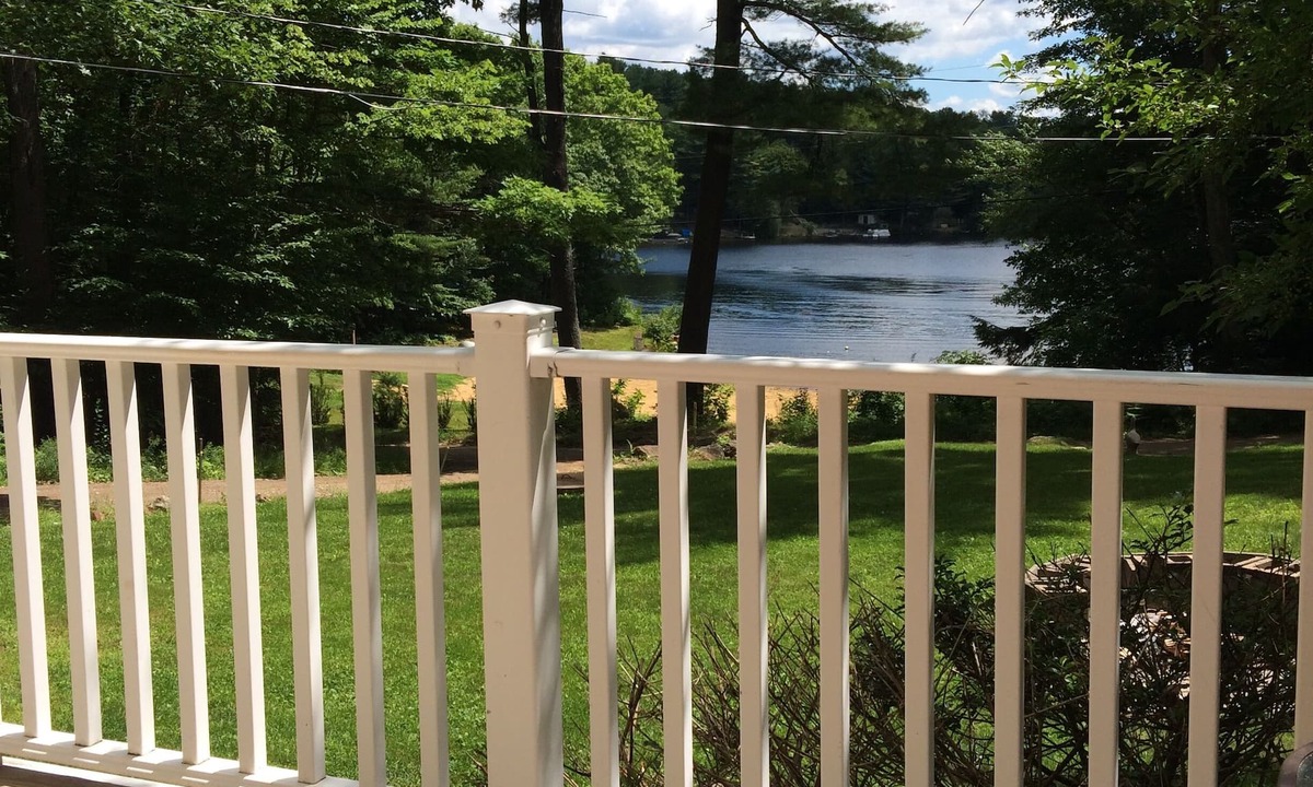 Gilmanton Cottage | LAKE FRONT! SKI ALL WINTER!