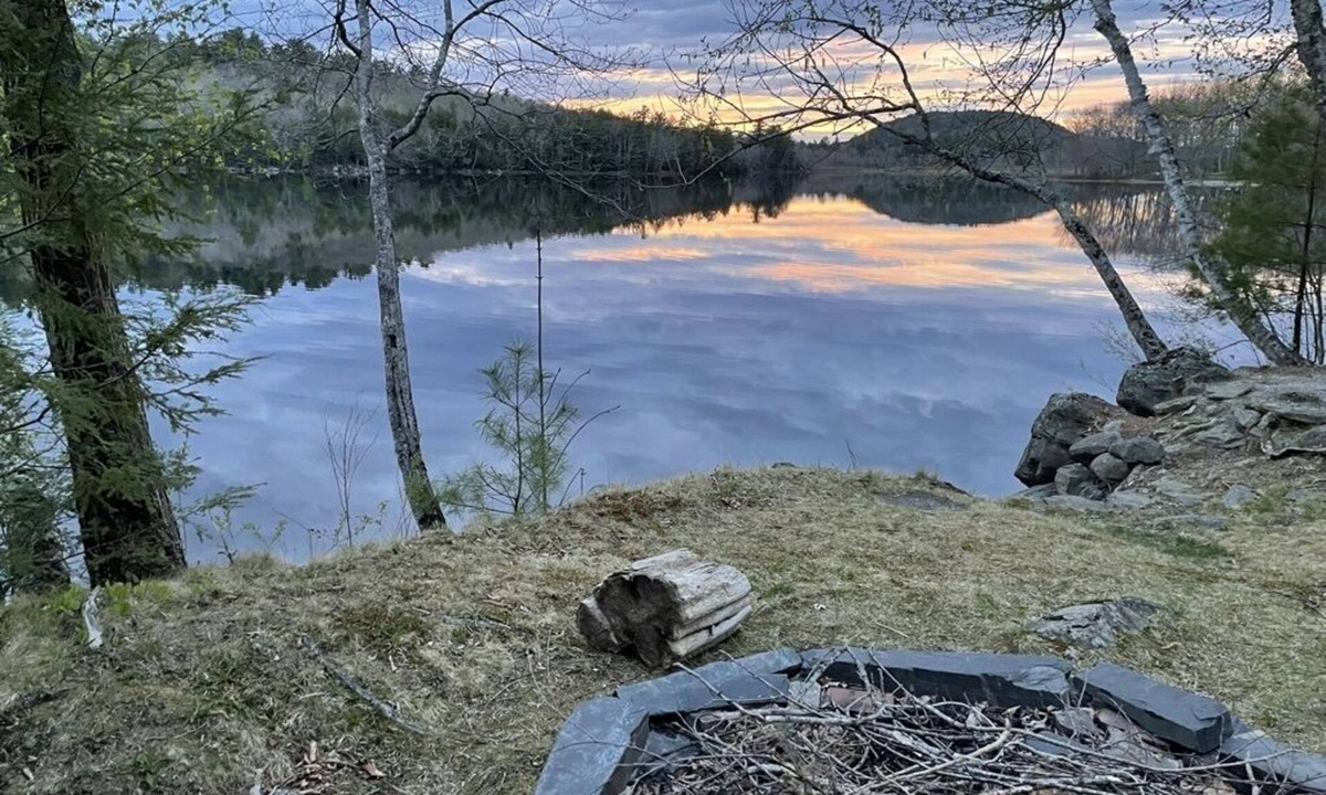 Bucksport Cottage | Lake Front-Spa Tub-Fire Pit-Full Kitchen-Canoe